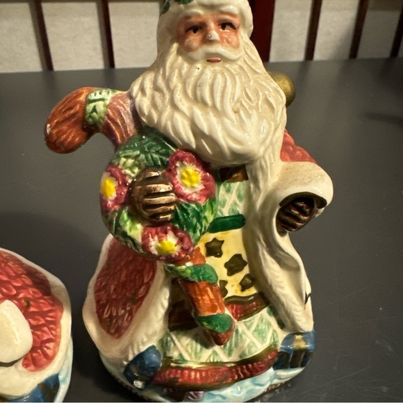 Vintage Santa salt and pepper shaker set - Picture 10 of 16